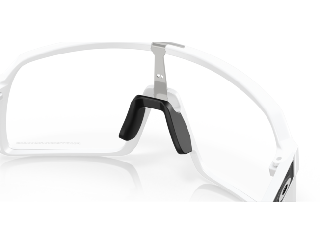 P&auml;ikeseprillid OAKLEY Sutro Matte White Photochromic