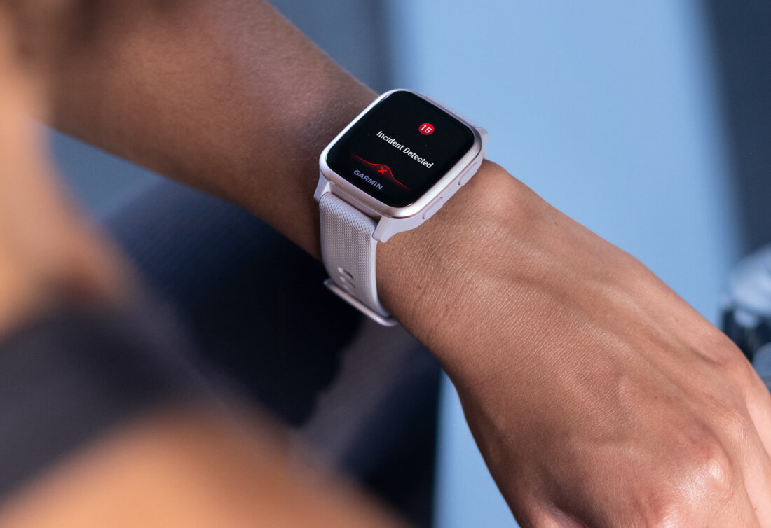 Naise Garmini spordikellal on vahejuhtumi tuvastamise teade.